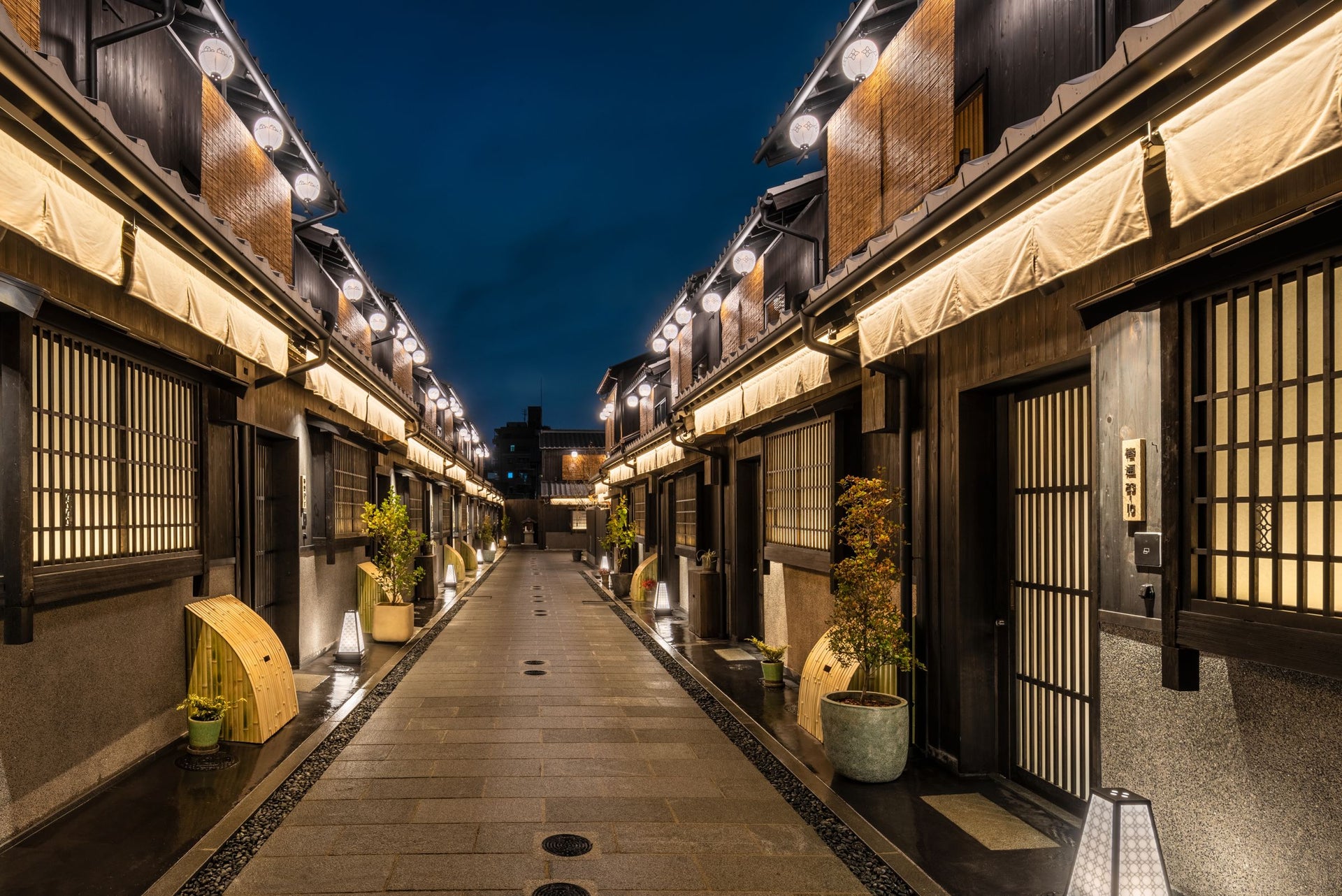 Nazuna Kyoto Tsubaki-dori
