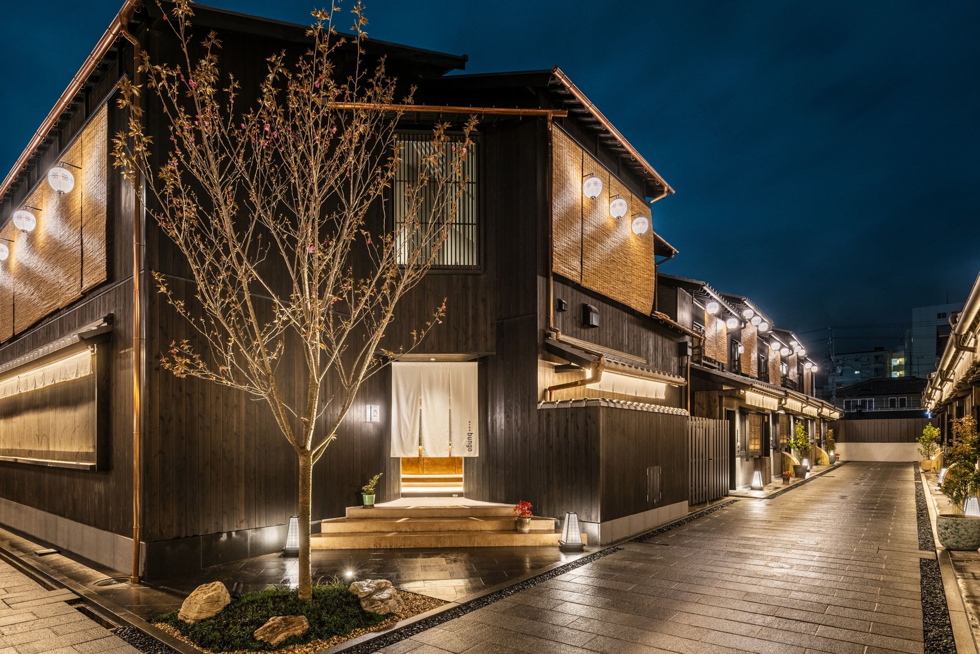 Nazuna Kyoto Tsubaki-dori