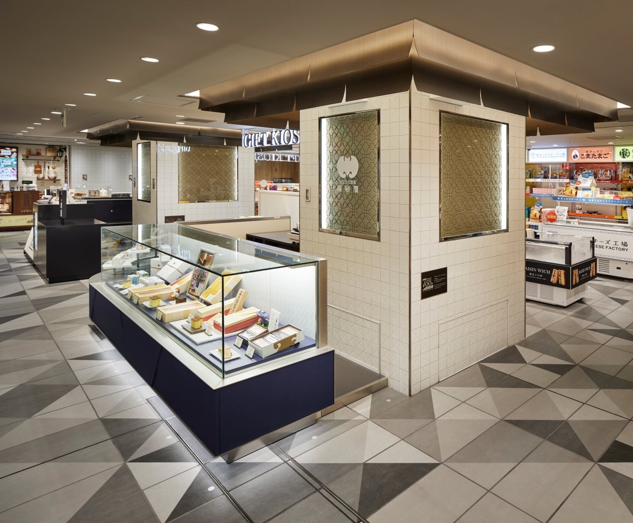 Tokyo Station Yaesu North Exit Concourse / Specialty Store "Tokyo Gift Palette"