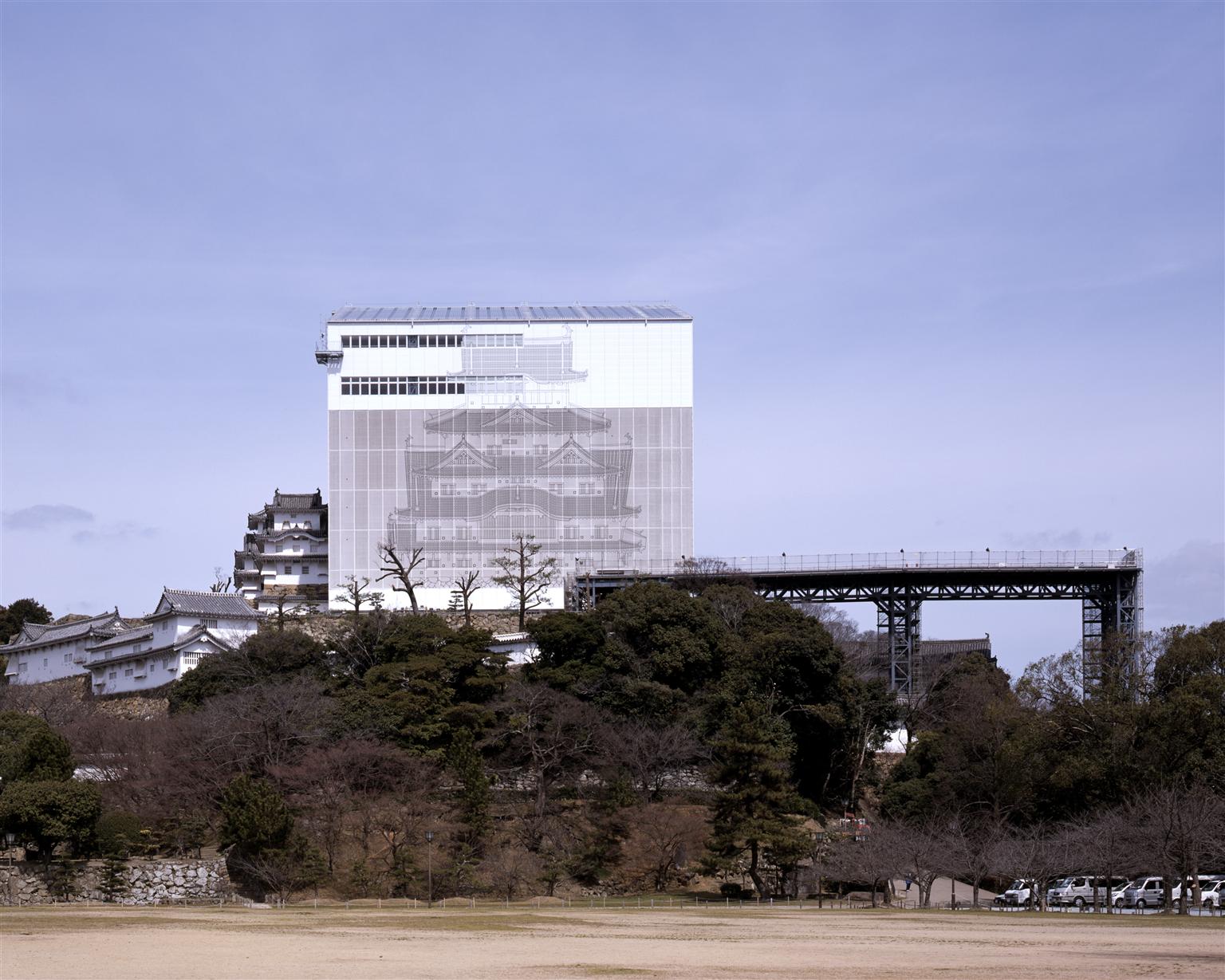 姫路城大天守修理見学施設「天空の白鷺」