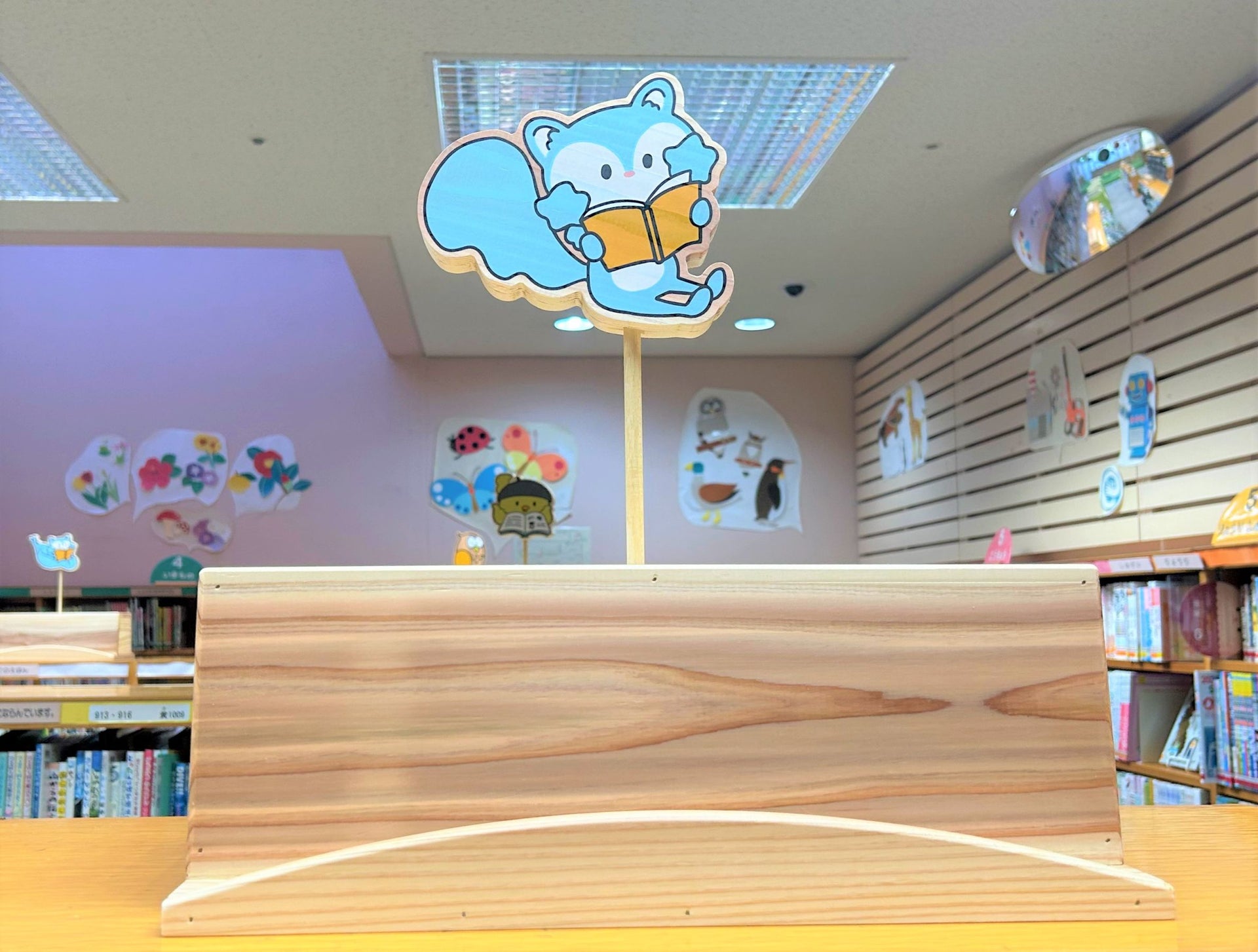 中野区立中央図書館児童コーナー