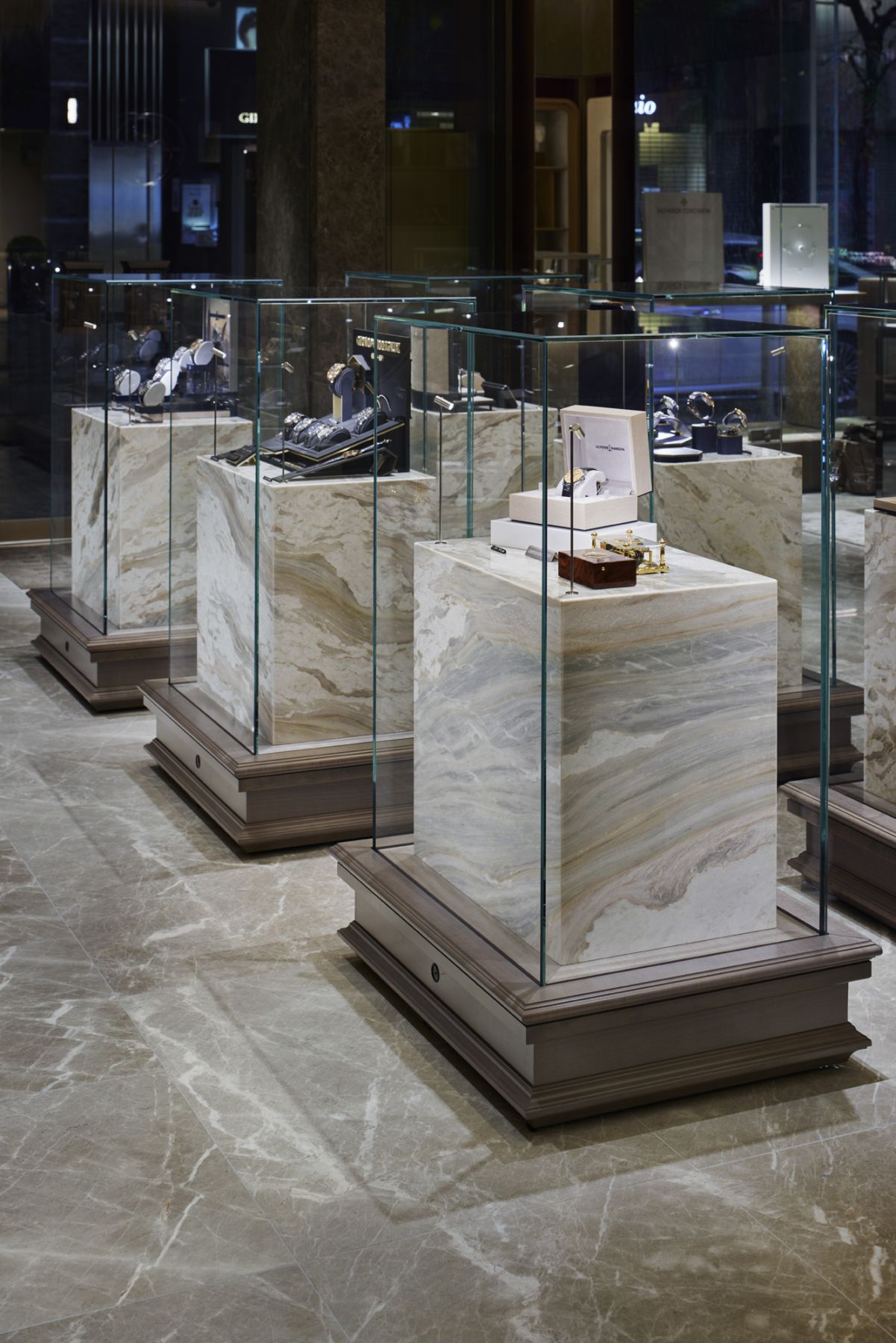 Hour Glass Ginza store renewal