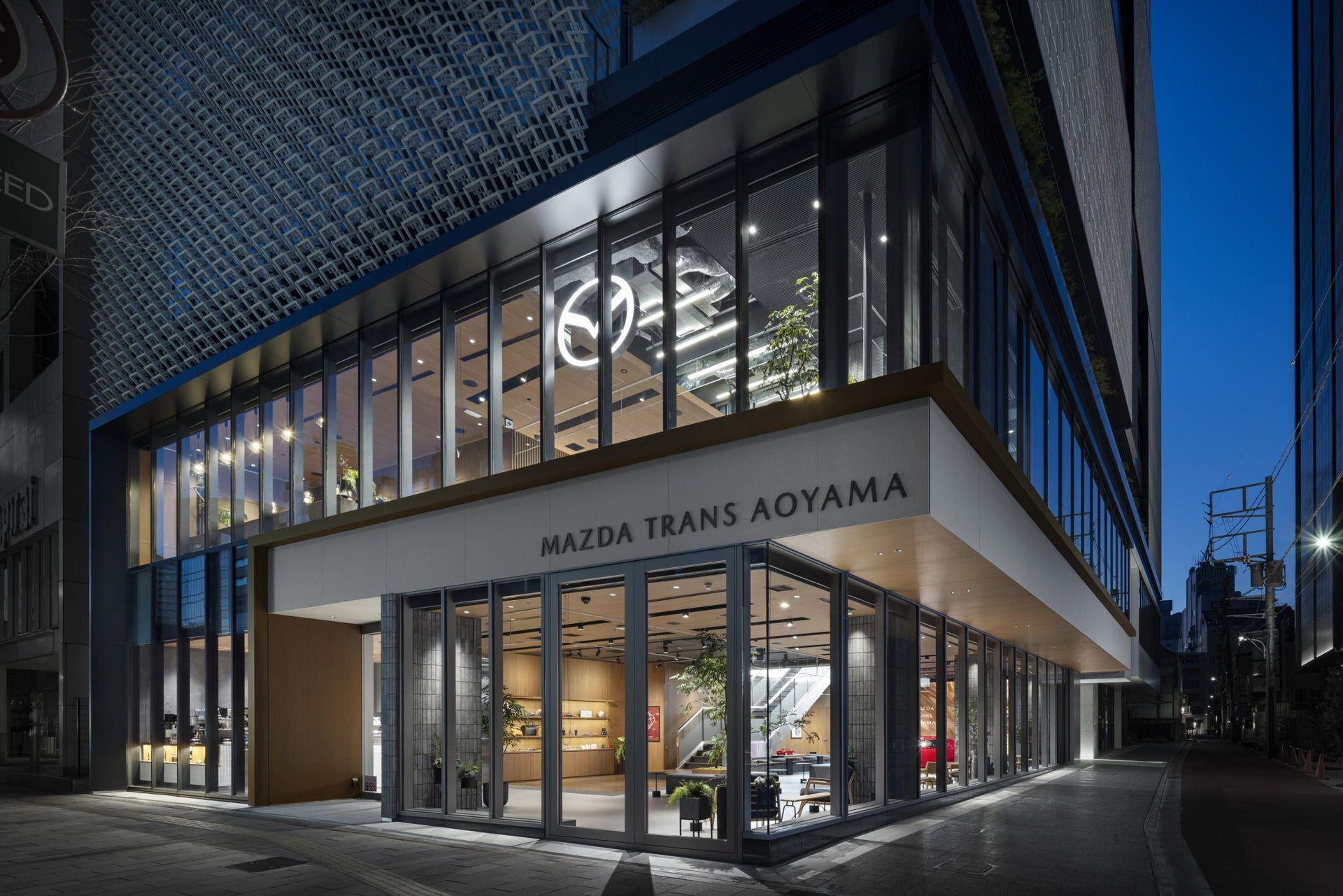 MAZDA TRANS AOYAMA2