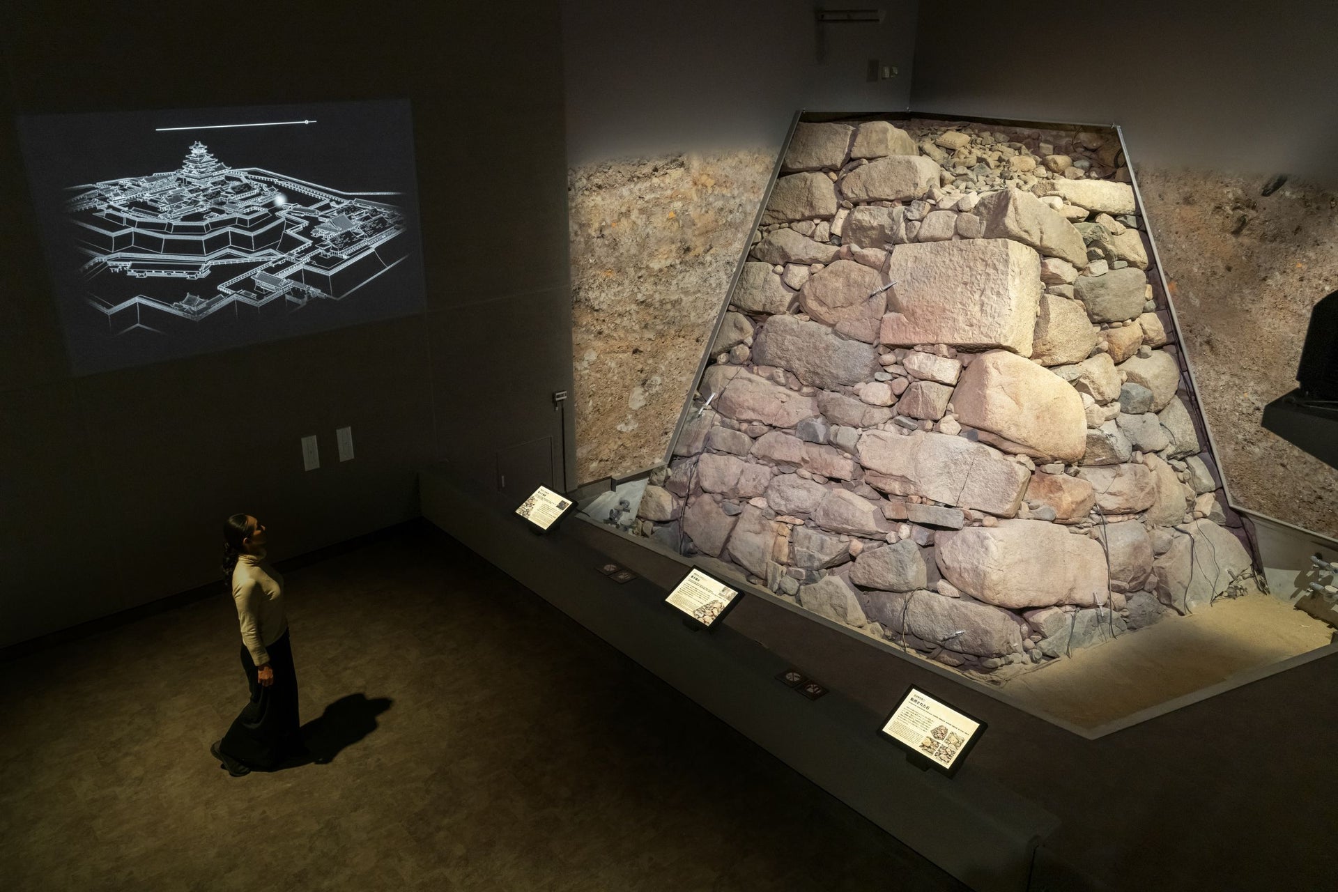 Osaka Castle Toyotomi Stone Wall Mansion 6